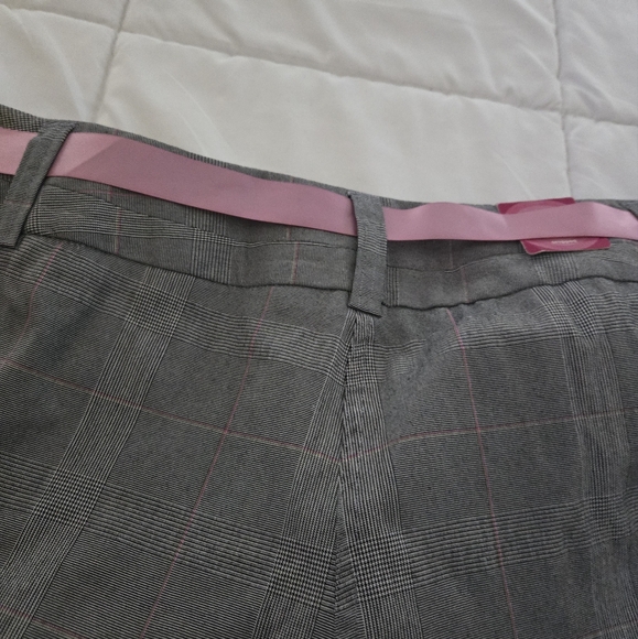 🔥 2/$9 or 3/$13  Xhilaration Juniors Cropped Gray/Pink Plaid Pants, NWT - Picture 9 of 9